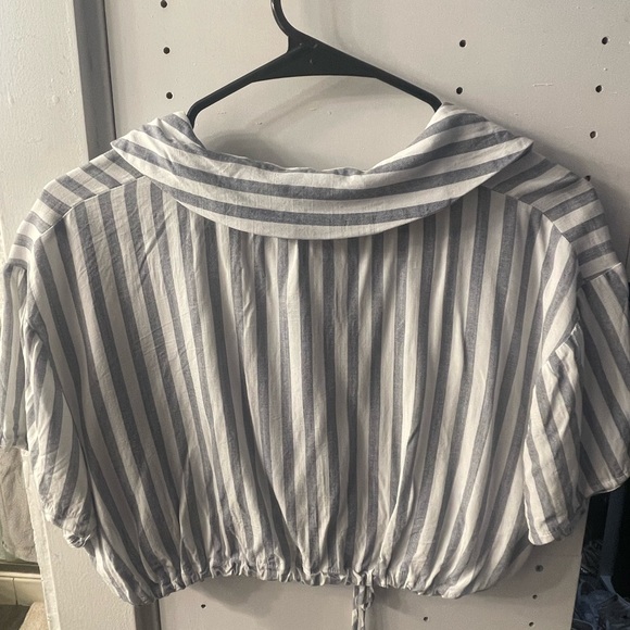 Cute cropped collared blouse - Picture 3 of 6